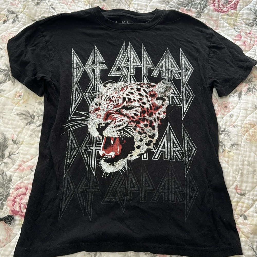Def leppard shirt